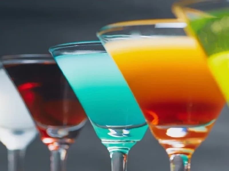 🍹カラフルなオリジナルドリンクで乾杯🍹
鮮やかなカクテル・ソフトドリンク各種をご用意。フォトジェニックなドリンクで、女子会や誕生日パーティーをより華やかに彩ります。飲み放題プランもご相談ください。