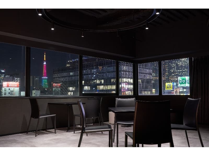 【室内から東京タワーが見える絶好のロケーション】- グレイドパーク 新橋駅前8F（銀座口）の写真