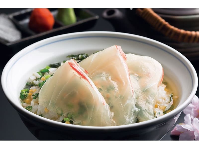 創業から愛され続けられる名物！『鯛茶漬け』
1,000円（税・サ込）本館限定オプションメニュー