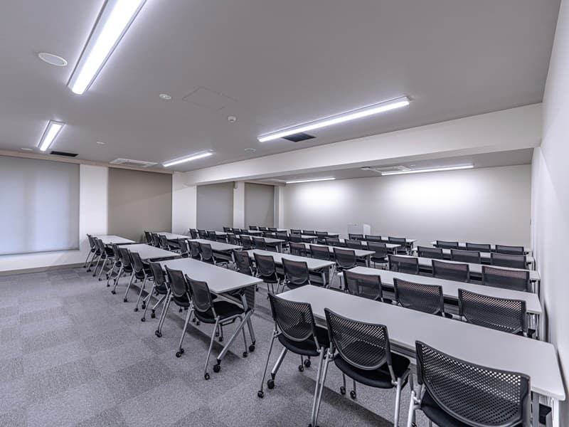 【N303】95.0㎡
スクール形式　3人掛け　60名
＊全室無料WiFiあり