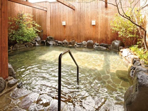 【温泉】
身体をを包み込む柔らかな湯にじんわり癒されます。