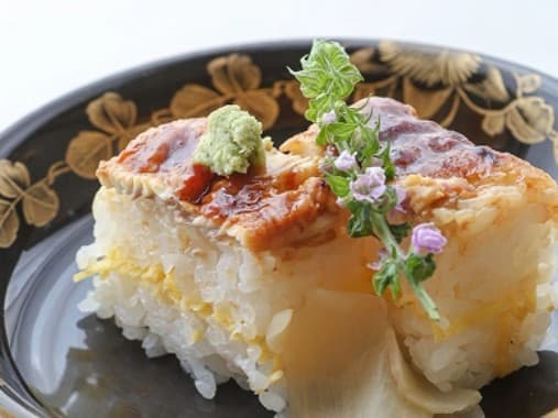 ふんわりとした味わいを楽しめる、心和む押し寿司です。