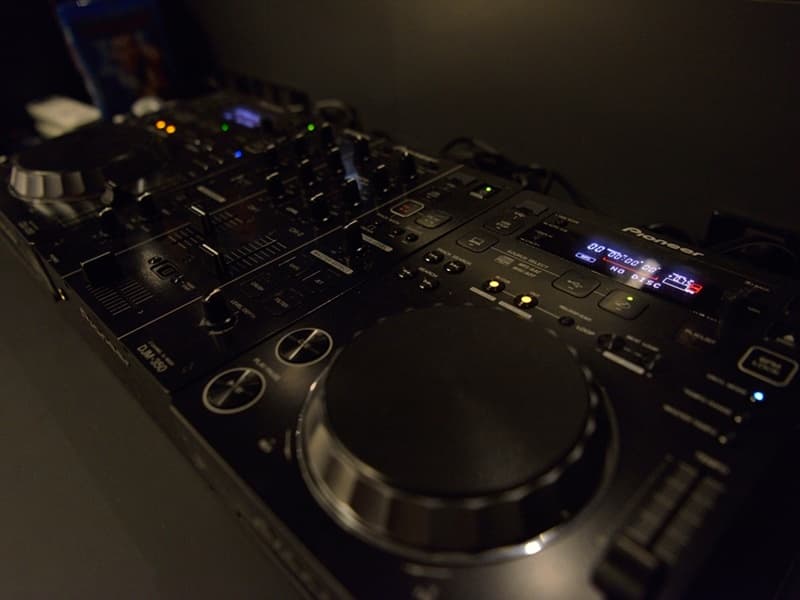 最先端のサウンドが魅力的なDJスペース