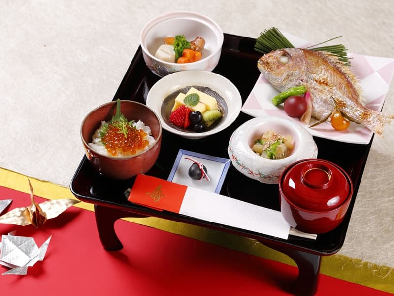 お食い初め膳　4,400円税込/歯固めの石付