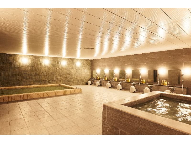 大浴場「湯らく」
料金：ご宿泊者は無料
時間：15:00 - 25:00（24:30最終入場）
6:00 - 9:00（8:30最終入場）※朝風呂は日曜のみ営業
※バスタオル・フェイスタオルは客室よりお持ちください。