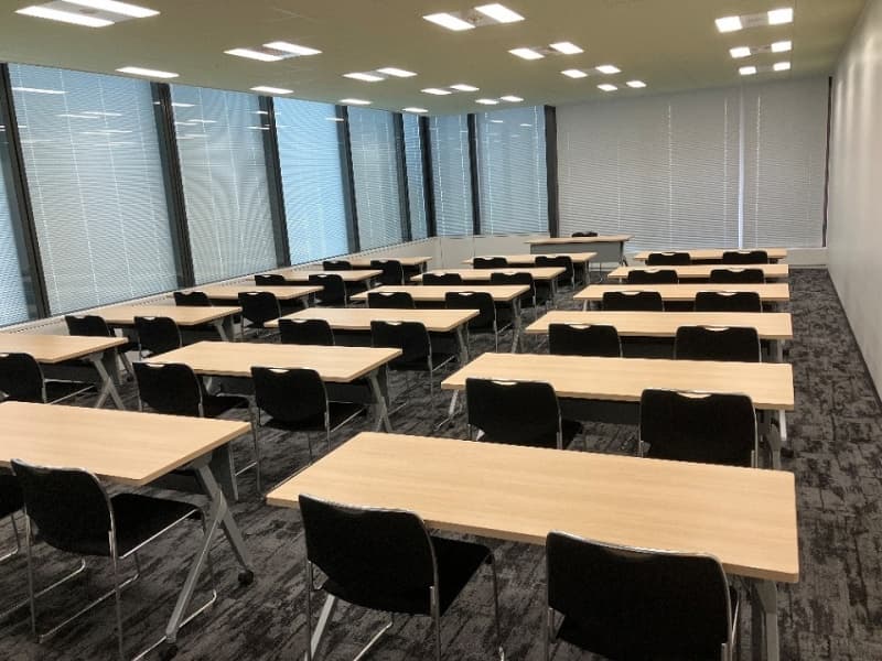 ３０１をリニューアルいたしました。
開放感あふれる会場で、研修、セミナーの他、懇親会も開催可能。