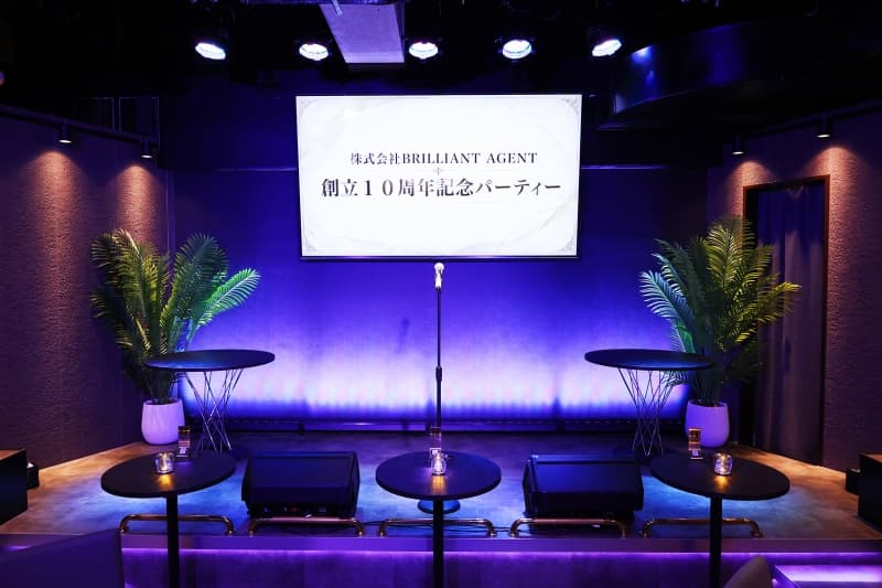 「ステージ1」
パーティー仕様
モダンな色合いからハッキリ講演会用で明るくなど様々な雰囲気を作り出せます。