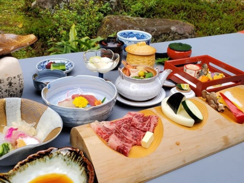 【お料理：夏限定（6月～8月）】
和牛ステーキ石皿膳