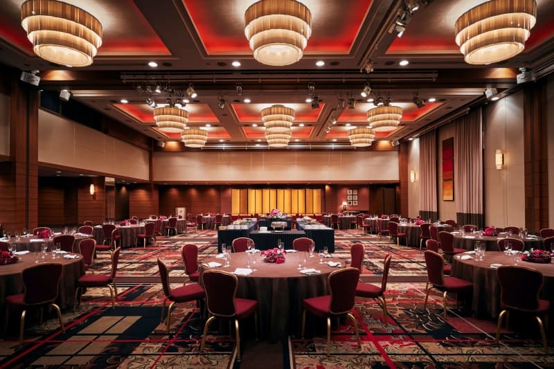 【偕楽】
正餐（800名）立食（1,200名）
スクール（800名）シアター（1,200名）