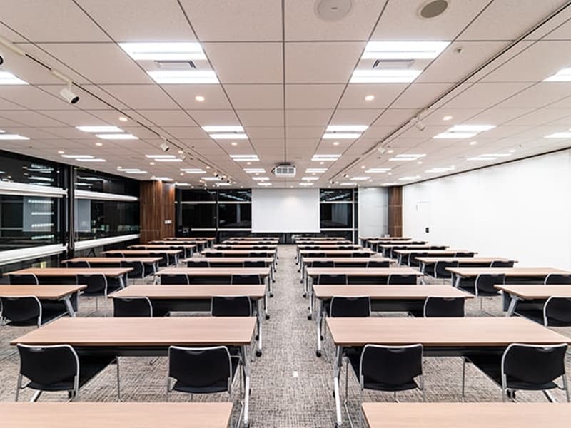 ROOM C　169m²　収容人数：スクール3名掛け108名