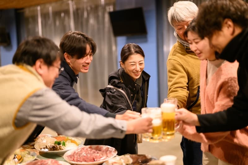 寒い時期の11月ではありますが、プロジェクトチームのオフサイトミーティングとしてご利用頂きました。ご利用内容：会議室・BBQ・焚火・焼きマシュマロ・海岸清掃 事例写真1枚目