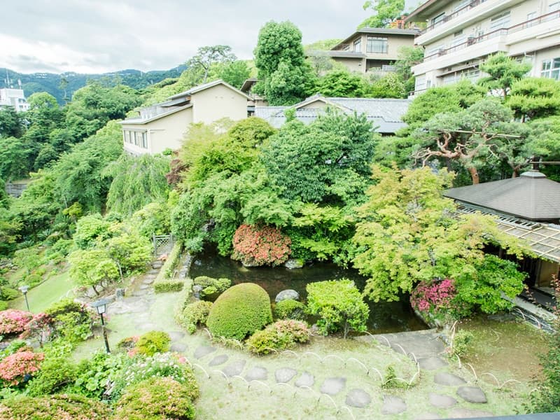 大観荘の宏壮な庭園は四季折々で表情を変え、色とりどりの風情ある情景が見られます。
