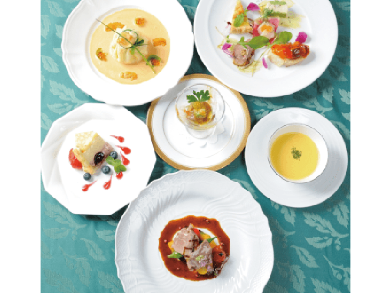 【コース料理】貸切時間2時間
お一人様8,800円税込～
当館は決まった金額はありません。
ご予算に合わせてメニューを作成しています。
30名様～72名様でご利用できます。
●2時間フリードリンク付き

※料理は季節等により都度変わりますので画像はイメージです。