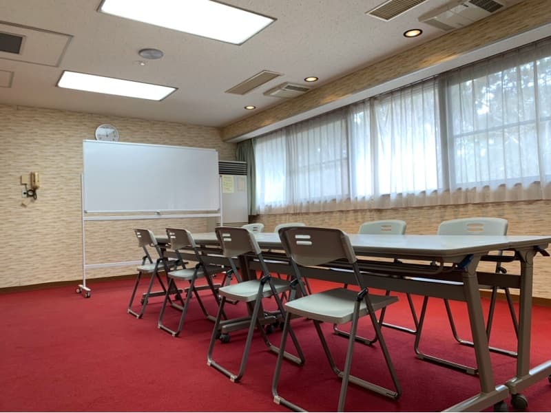 【多目的室小】
～20名まで収容可能
