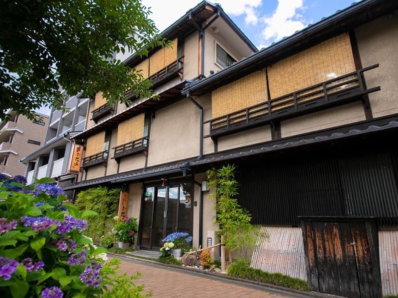 町家のような宿で昔ごころを楽しめる