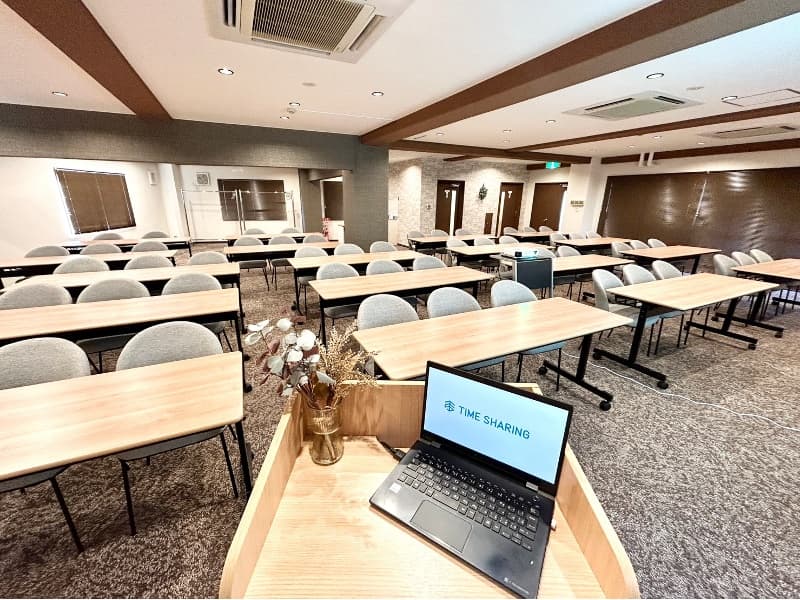 司会台から全員とコミュニケーションが取れる距離