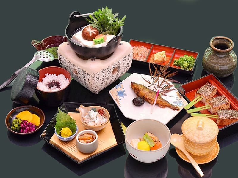 【お料理：秋限定（9月～11月）】
湯豆腐定食