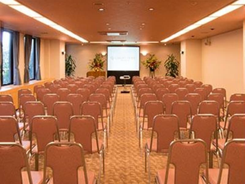 ガーデンルーム:
シアター形式での利用例。