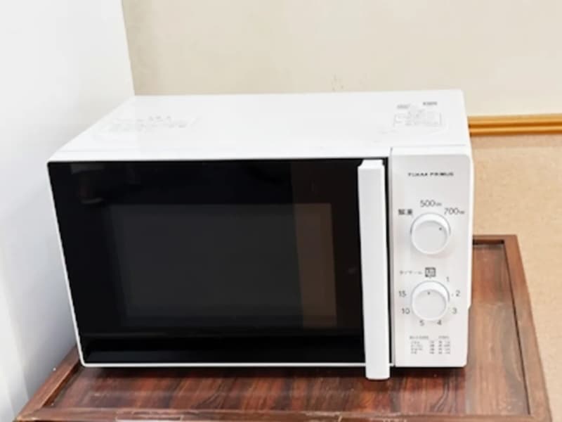 「電子レンジ」
電子レンジを無料でご利用いただけます。お部屋でお召し上がりになりたい食事を温めるのにご活用ください。
