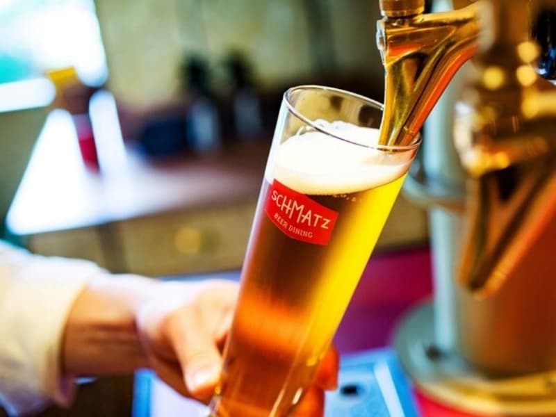 自分の手で注いだビールを飲み放題で楽しむことができる