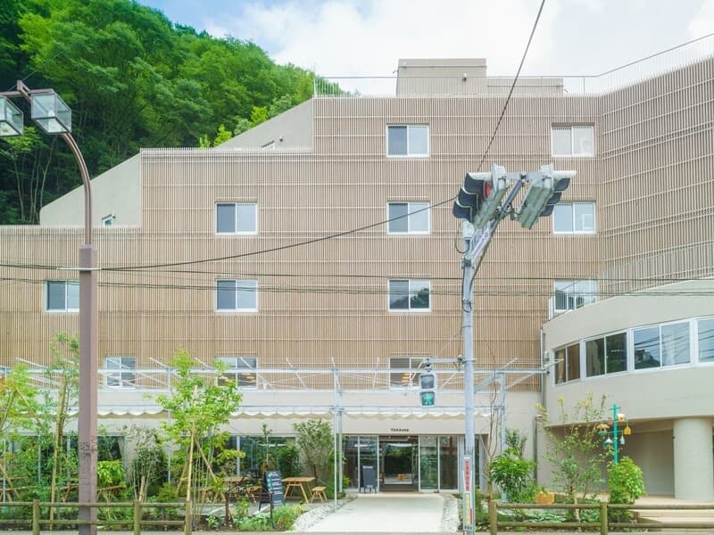 【外観】
これまでの「研修」や「遠征」といった言葉に捉われない、新しい、タカオネならではの合宿を是非体験してください。