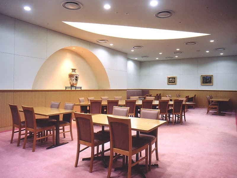 【1階　レストラン味彩】面積140㎡
Ａフロアー：立食32名／着席32名
Ｂフロアー：着席12名