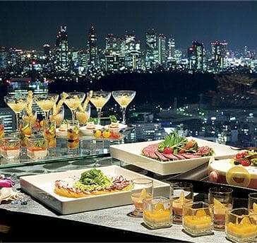 総料理長がプロデュースするお料理が華やかに会場を彩ります。