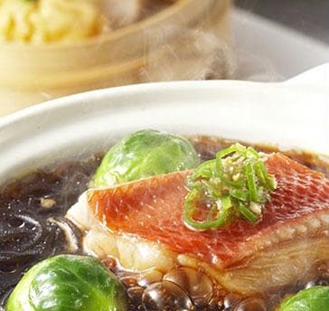 陳建一、菰田欣也のオリジナリティー溢れる中国料理。さまざまな調味料や香辛料と多彩な食材を組み合わせた新感覚のお料理をお楽しみいただけます。