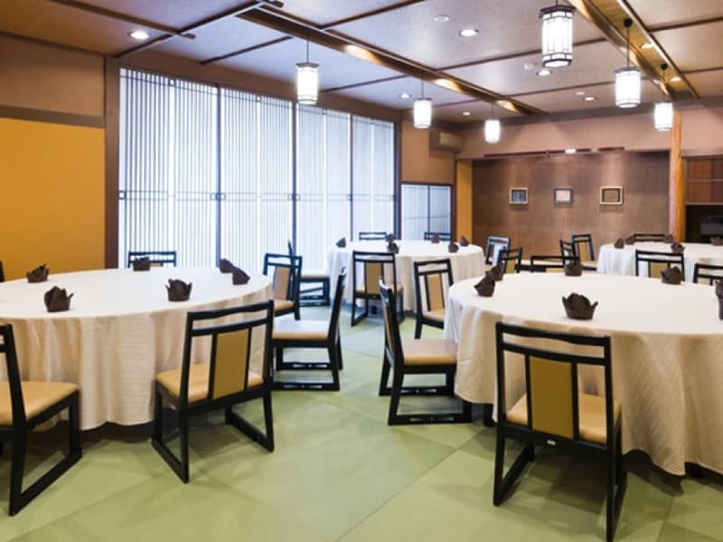 3F／桐　畳敷きの和室宴会場。少人数でのご会食や会議に最適な落ち着いた空間です。和の趣きを大切にしながらも、テーブルと椅子のご用意も可能です。