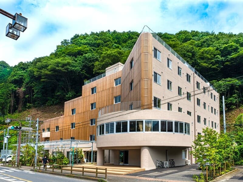 【外観】
「高尾山口駅」から徒歩1分の好立地！