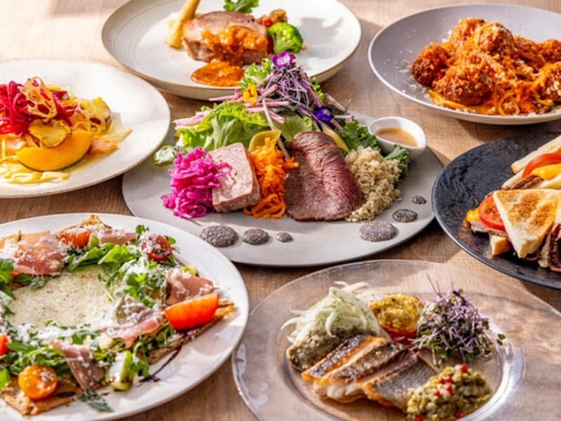 永く人々から愛されるクラシックなメニューからコンテンポラリーな一品もご用意しております。