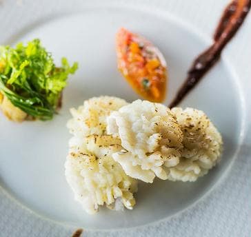 シンプルな中にもフレンチの伝統的な技法と京野菜を用いたジャパニーズテイスト・・・。初めて食べられた方に新鮮な驚きを与えてくれるのがFUNATSURUのフレンチ。