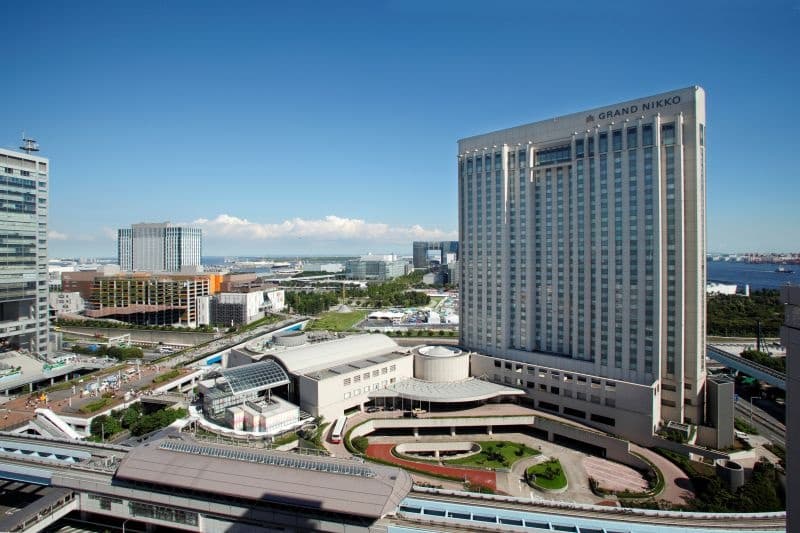 東京を楽しむ　
東京をくつろぐ

ゆりかもめ「台場駅」直結
東京に息づく別世界

大切にしたのは光と水がもたらす開放感と
「晴れやかな気持ちで笑顔あふれるひとときを」という思い
心がほどけていくような喜びに満ちた体験をお届けします。