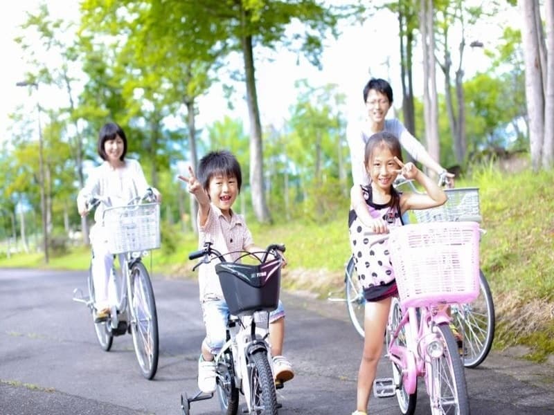 【アウトドア施設】
サイクリングコース
全長2600ｍのサイクリングコースをそよ風の中、ゆっくりお楽しみ頂けます。
