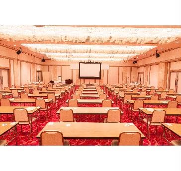 プロジェクター及びスクリーンは、170インチ対応可能！！
