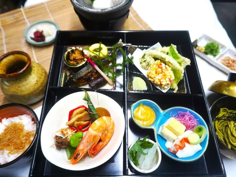 【お料理：春限定（4月～5月）】
茶旅膳-湯豆腐付