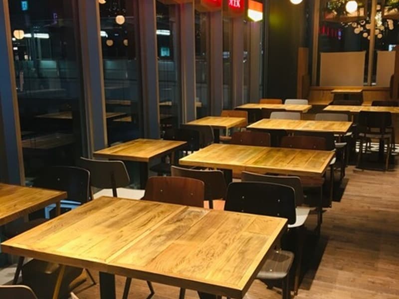 店内は広々としたお洒落な空間。歓送迎会、懇親会、同窓会など様々なパーティーに最適！