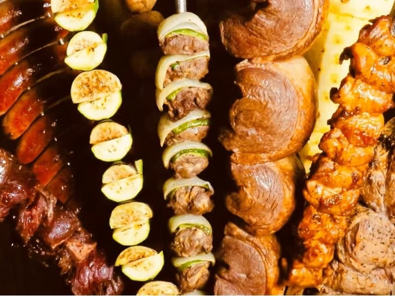 イチボ・牛肩ロースなど部位別に最適温度で焼き上げる本格派。大型宴会からプライベート宴会まで完全対応。