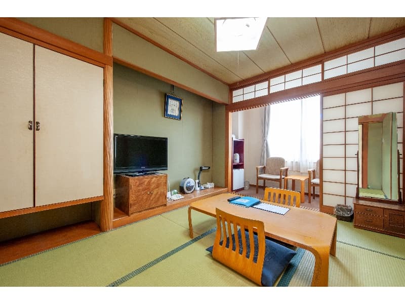 和室６畳（定員２名）
トイレのみ
大浴場・サウナをご利用ください。
