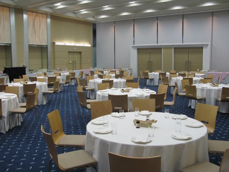 4階ホール　懇親会レイアウト例