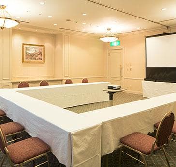 10名～最大30名までの小会議室もご用意ございます。