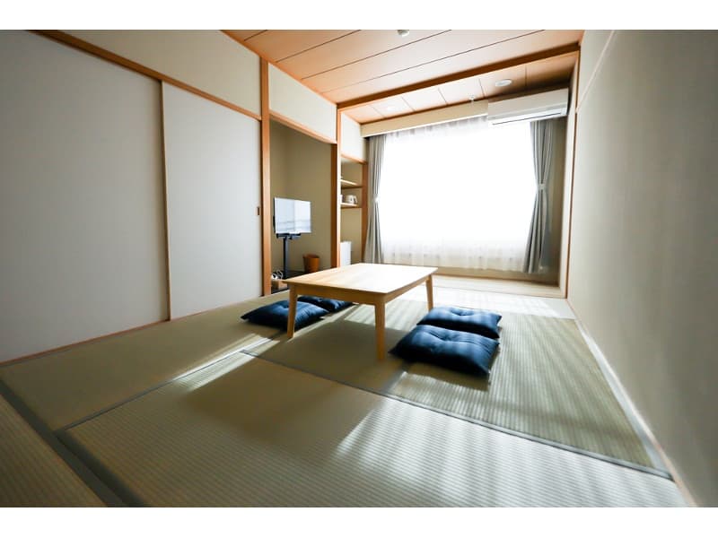 お部屋は和室タイプの2種類のお部屋をご用意。和を感じるシンプルな内装です。