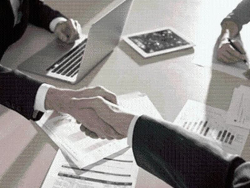 【オンライン配信にも最適！②】
全国各地で運営する弊社施設を繋げ、双方で行われているイベントの様子を発信することが可能。全国に支店がある企業様のイベントに最適です
■施設一覧はこちら■
https://dearsmice.jp/venuelist/