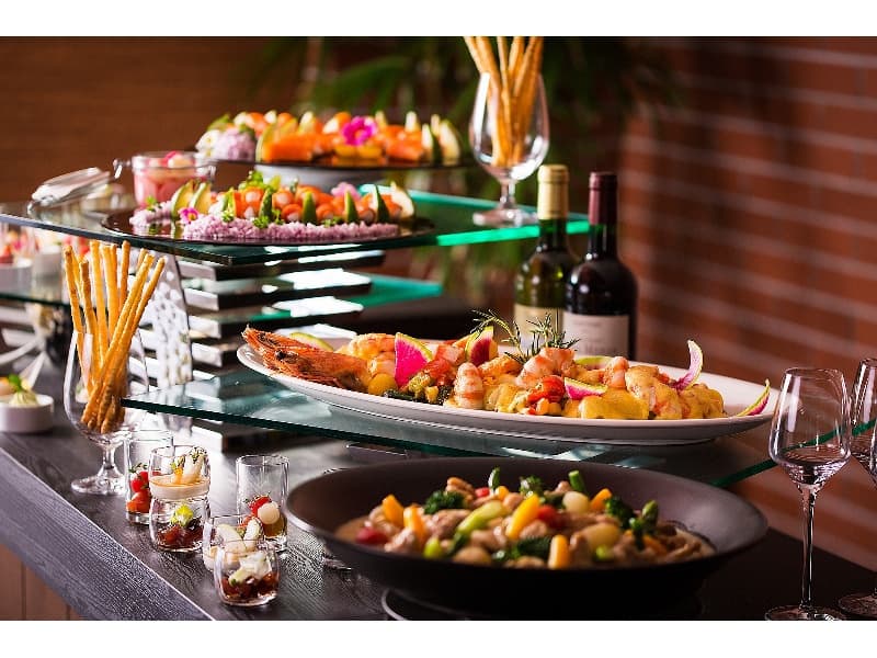 ブッフェ料理イメージ
周年パーティや懇親会、歓送迎会、忘新年会などのお集まりにもおすすめのブッフェ形式のお食事。
お料理を召し上がりながら心通うひとときをお過ごしください。