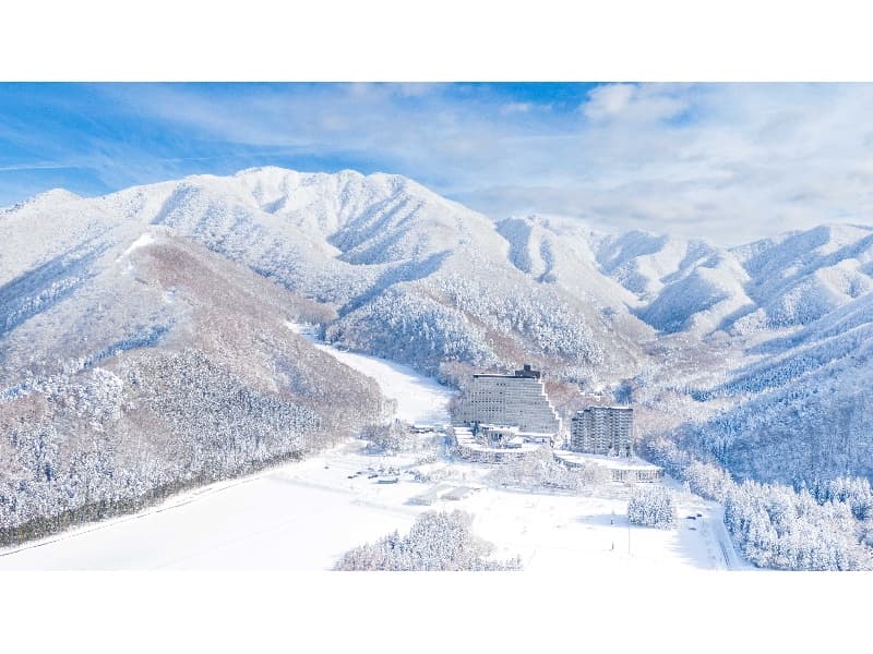 冬は銀世界が広がるウインターリゾート。ウインタースポーツはもちろん、雪景色もお楽しみください。