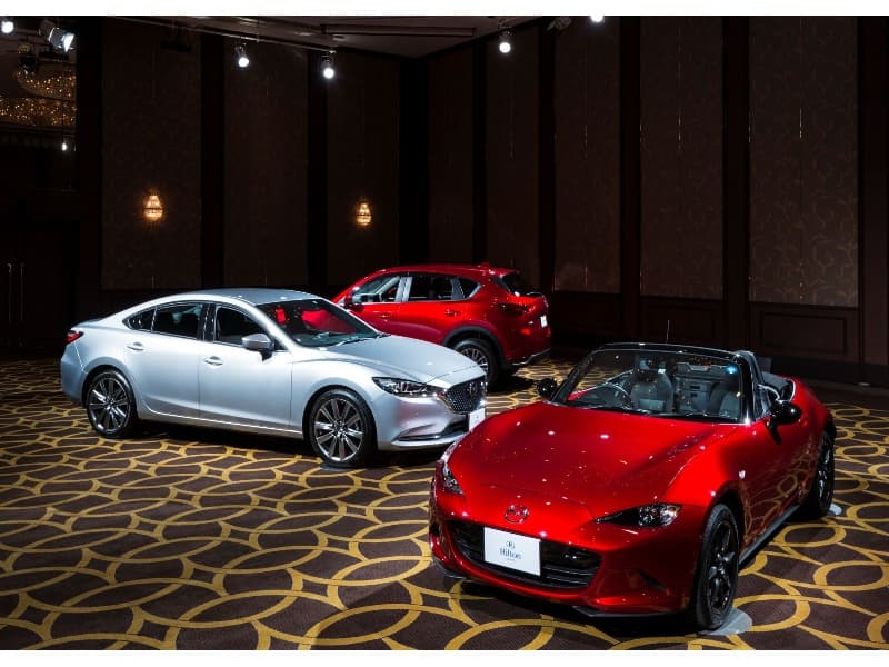 ロイヤルホール
会場内に自動車を配置して、新車発表会・勉強会等にご利用ください。大型貨物用リフトを併設しておりますので、大掛かりな設備の搬入・搬出も容易です。

