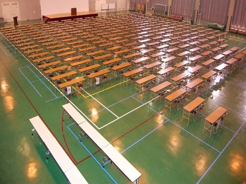 【インドア施設】
体育館　1296㎡　テニスコート２面分。
運動のほか　セミナー会場でもご利用可能です。