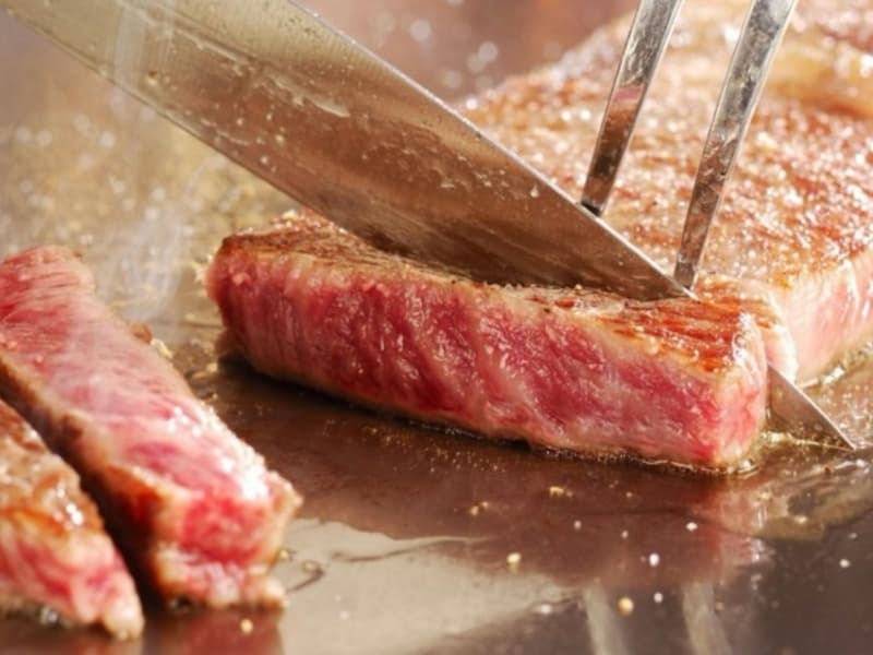 料理人のパフォーマンスもおいしい料理のエッセンス！