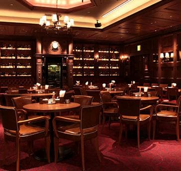 ラウンジ感覚で寛げる落ち着きのある店内は、貸切パーティーに最適です。