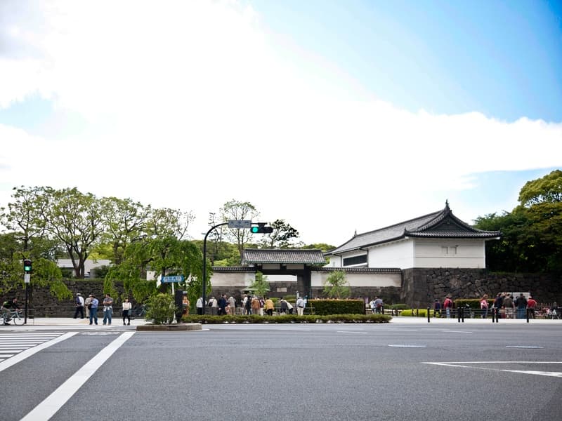 皇居大手門が目の前にあり、晴れた日は皇居散策もお気軽にお楽しみいただけます。